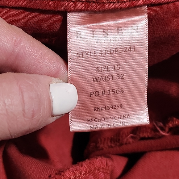 RISEN NWT High Rise Cargo Boyfriend Jeans Rolled Up Hem Size 15/32 Color Brick - Picture 11 of 16